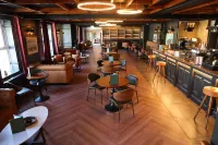 Ramada by Wyndham Cheltenham - Barer