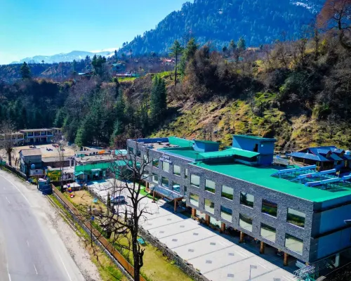 Span Inn & Suites by Alivaa, Manali バッドグランのホテル