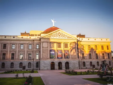 Hyatt Place Phoenix/Downtown Отели рядом с достопримечательностью «Центральная библиотека Бертон Барр»