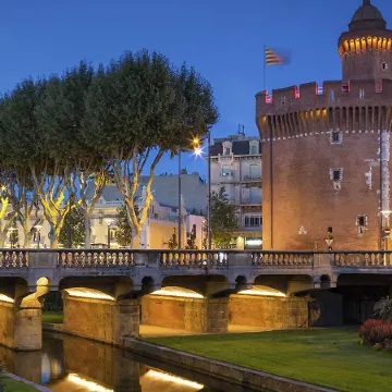 ibis Styles Perpignan Centre Gare Отели рядом с достопримечательностью «Romanesque Sculpture Center»
