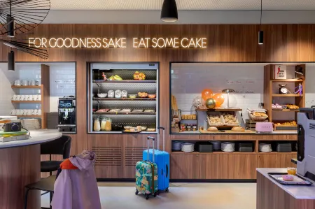 Moxy Antwerp Отели рядом со станцией Центральная станция Антверпена