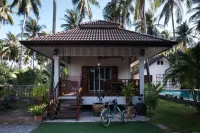Coconut Tree Homestay Hotel dekat King Mongkut Memorial Park of Science and Technology Waghor