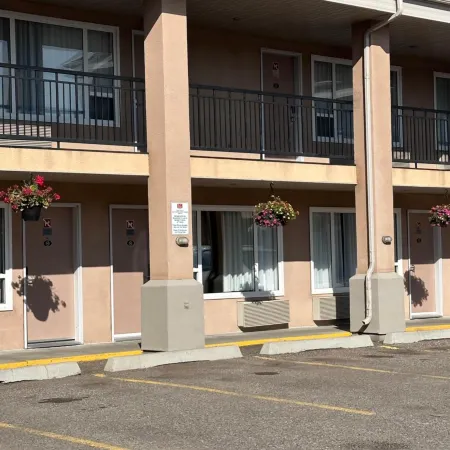 Econo Lodge Inn & Suites