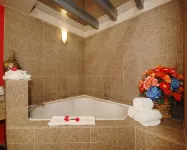 Plaza Inn & Suites - Hot Tub