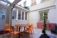 Bastille Hostel