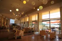 Hotel on Plonge Junior