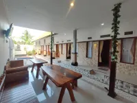 Gedhong Hostel Hotels near Sampalan Harbor