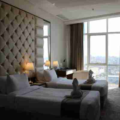 Dolphin Continental Hotel Rooms