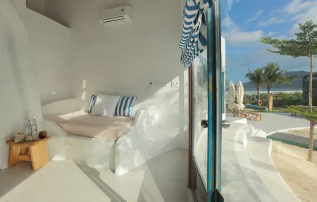 ISea by the Sea Отели рядом с достопримечательностью «Hoa Lan Island Resort»