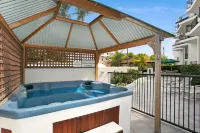 Windsurfer Resort Hotels in Biggera Waters