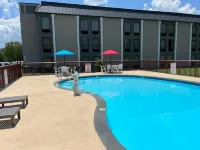 Quality Inn & Suites - Pools
