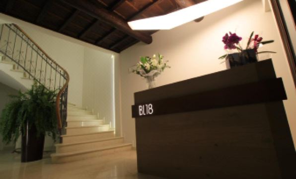 Borgoleoni 18 - Room and Breakfast