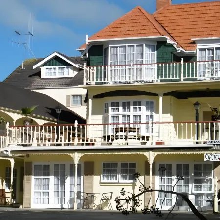 Colonial City Motel and Conference Centre Отели в г. Гамильтон