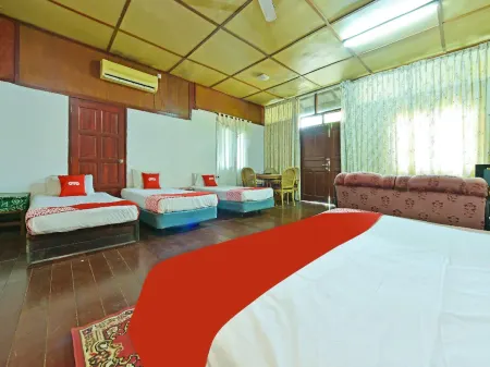 Pelangi Beach Resort Отели в г. Чератинг