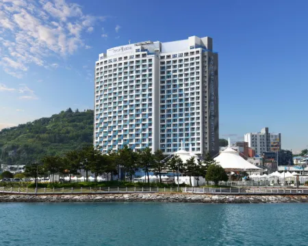 ยูท็อปมารีนา โฮเทล แอนด์ รีสอร์ท โรงแรมในยอซู