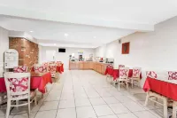 Days Inn by Wyndham Tannersville - breakfast