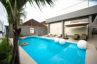 Greyfield Hotel & Apartments - Rooftop Pools