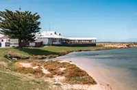Panorama Hotel St Helens - Beach