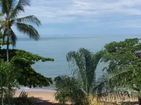 Roydon Beachfront Apartments - Ocean View