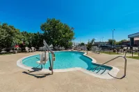 Quality Inn Near Potomac Mills - Swimmingpools