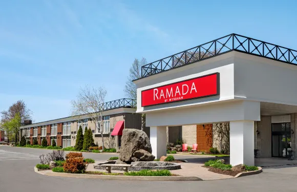 康沃爾華美達酒店