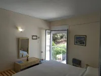 New Aegli Resort Hotel فنادق في Poros