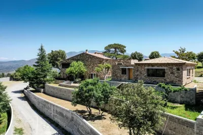 Kyrn Flor - Domaine Sant Antone Hotels in Santa-Lucia-di-Mercurio