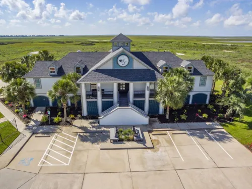 Harborwalk Lodge Hotels in Hitchcock