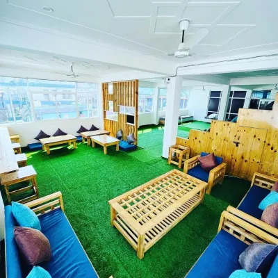 Skyard Premium, Tapovan のホテル