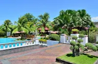Thunderbird Resorts - Rizal - Pools