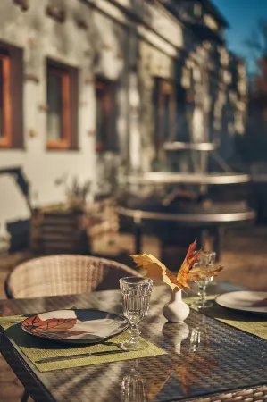 Бутик-отель Таежные дачи Отели рядом с достопримечательностью «Памятник князю Юрию Звенигородскому и Св. Пр. Савве Сторожевскому»