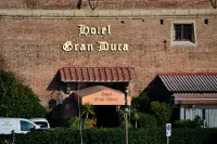 Hotel Gran Duca Hotels near Fosso Reale