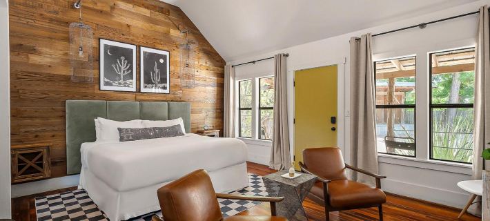 Camp Comfort Hotels in Kendall County