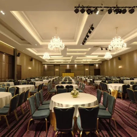 The Rich Hotel Отели рядом с достопримечательностью «Храм Пхайап»