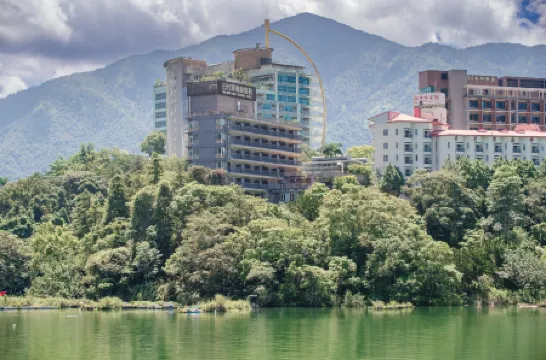 Bishui Shanju Lakeside B&B