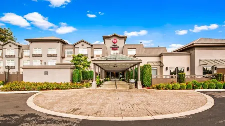 Best Western Plus Pitt Meadows Inn  Suites Отели в г. Мейпл Ридж