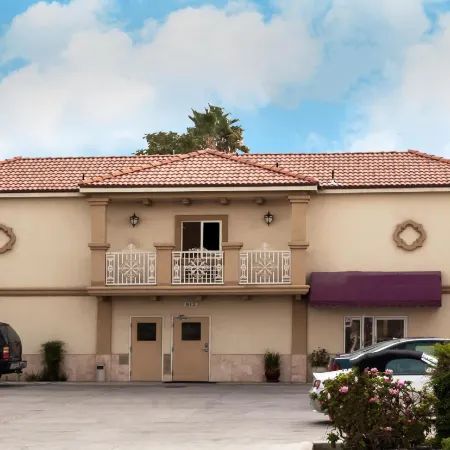 Howard Johnson by Wyndham Bakersfield