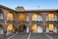 Bay House Motel