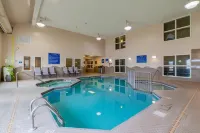 Days Inn & Suites by Wyndham Brandon - 2-Star