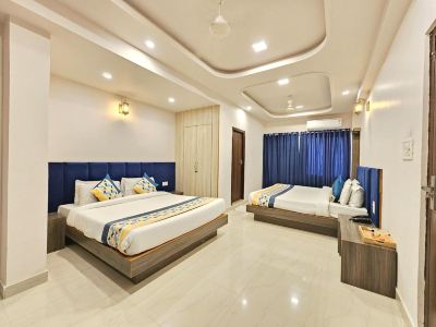 The Sky Comfort Hotel Brahm Sambandh - 150 Mtr from Shrinathji Temple