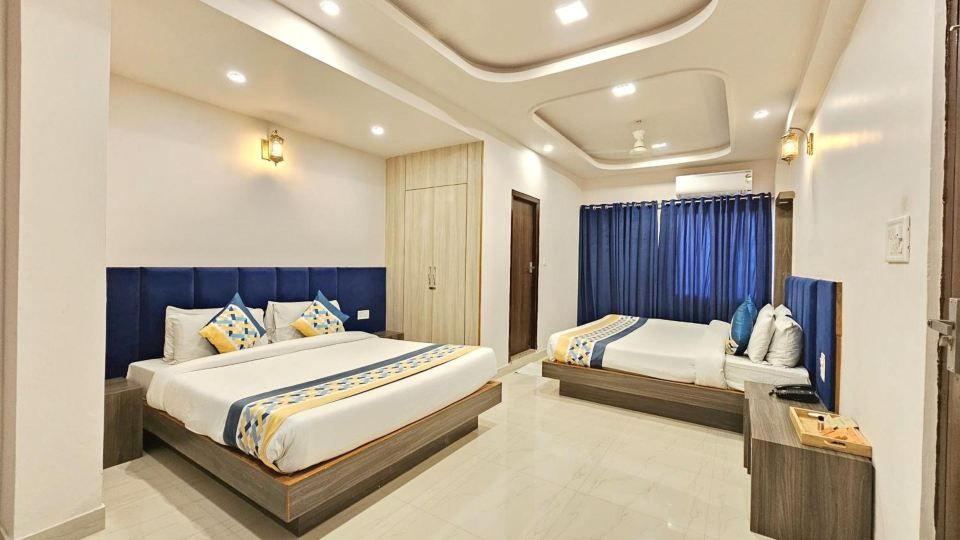 The Sky Comfort Hotel Brahm Sambandh - 150 Mtr from Shrinathji Temple