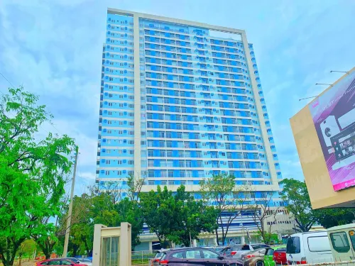 Bright Studio Sleeps 3 with Parking and City View - balcony