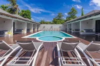 Hakuna Maldives - Pools