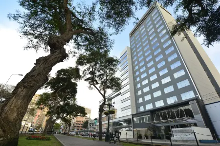 Dazzler by Wyndham Lima Miraflores Отели в г. Мирафлорес