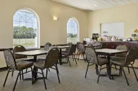 Days Inn & Suites by Wyndham Winkler Hotels in Morden