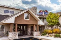 AmericInn by Wyndham Hotel and Suites Long Lake Hotels in Wayzata