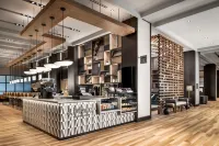 Sheraton Gateway Hotel in Toronto International Airport - bar