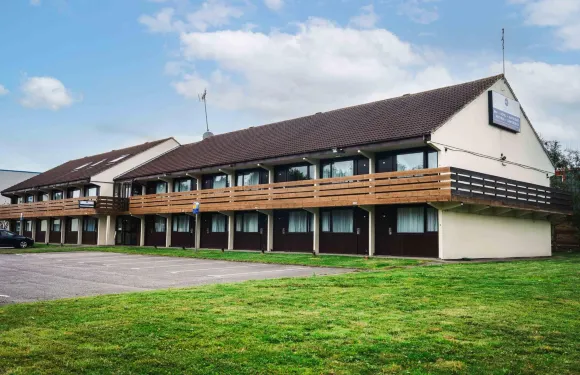 羅瑟勒姆菁英酒店