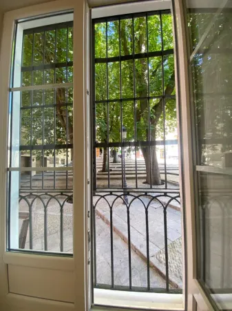 Apartamentos la Flora Burgos Todos Con Aire Acondicionado y Ascensor Отели рядом с достопримечательностью «Salón del Reino de los Testigos de Jehová»