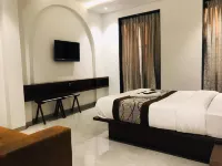 Hotel Flora Suites - Fort Hotels near SNDT